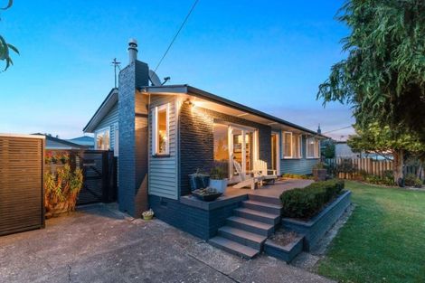 Photo of property in 8 Murray Road, Te Atatu Peninsula, Auckland, 0610