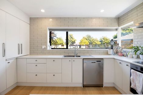 Photo of property in 28 Bouverie Crescent, Flagstaff, Hamilton, 3210