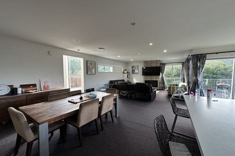 Photo of property in 11 Bendigo Grove, Newlands, Wellington, 6037