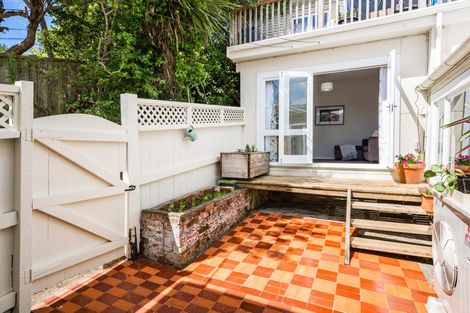 Photo of property in 29c North Terrace, Kelburn, Wellington, 6012