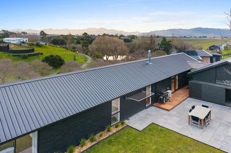 Photo of property in 19 Golf View Close, Fairhall, 7272
