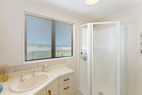 Photo of property in 128 Seaview Road, Paraparaumu Beach, Paraparaumu, 5032