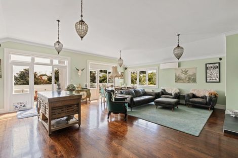 Photo of property in 122 Hine Street, New Plymouth, 4310