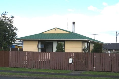 Photo of property in 22 Compass Place, Te Atatu Peninsula, Auckland, 0610