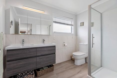 Photo of property in 141 Oceanview Road, Mount Maunganui, 3116
