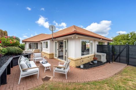 Photo of property in 9 Kentia Way, Somerville, Auckland, 2014