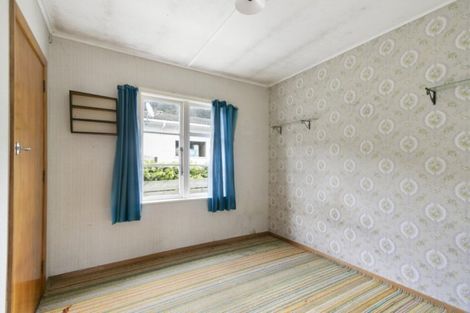 Photo of property in 28 Kowhai Street, Wainuiomata, Lower Hutt, 5014