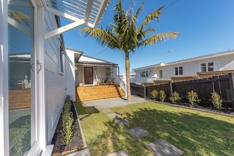 Photo of property in 22 Stottholm Road, Titirangi, Auckland, 0604