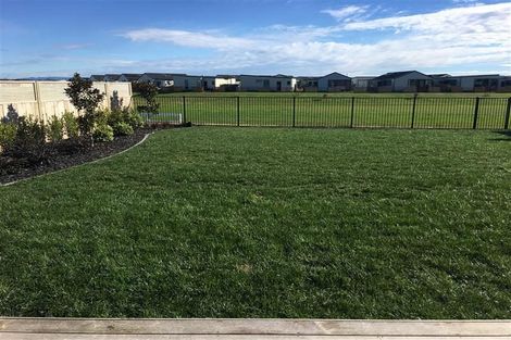 Photo of property in 33 Harding Drive, Papamoa Beach, Papamoa, 3118