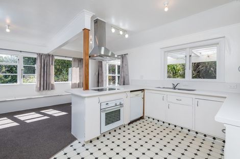 Photo of property in 11 Miles Crescent, Newlands, Wellington, 6037