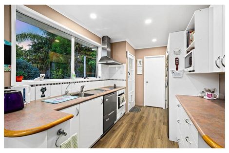 Photo of property in 2 Allington Road, Massey, Auckland, 0614