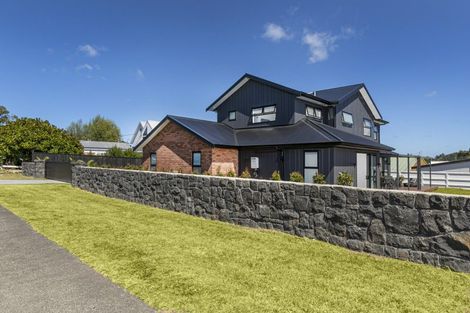 Photo of property in 2a Roland Road, Greenhithe, Auckland, 0632