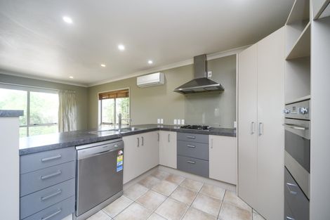 Photo of property in 21 Johnstone Drive, Fitzherbert, Palmerston North, 4410