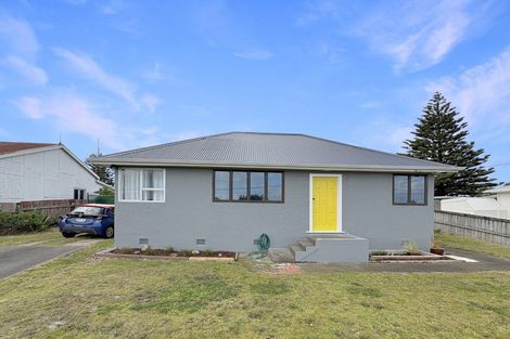 Photo of property in 14 Egmont Street, Castlecliff, Whanganui, 4501