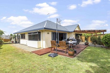 Photo of property in 15 Hollinger Place, Nawton, Hamilton, 3200