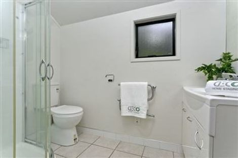 Photo of property in 10 Camilla Grove, Totara Vale, Auckland, 0629