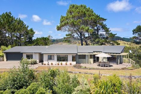 Photo of property in 140 Wattle Bay Road, Manukau Heads, Waiuku, 2684