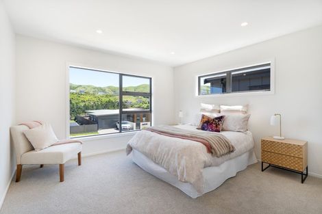 Photo of property in 41 Farnworth Terrace, Glenside, Wellington, 6037