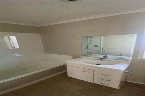 Photo of property in 12 Quincey Place, Massey, Auckland, 0614