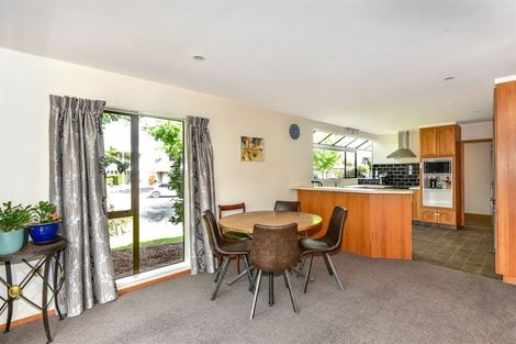 Photo of property in 23 Derenzy Place, Avonhead, Christchurch, 8042
