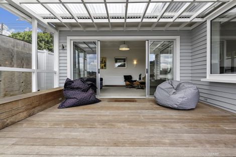 Photo of property in 28 Eden Street, Island Bay, Wellington, 6023