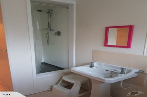 Photo of property in 92 Pleasant Road, Titirangi, Auckland, 0604