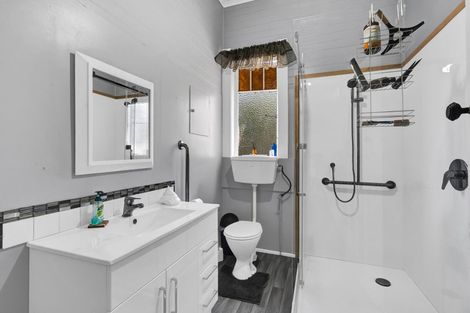 Photo of property in 43 Victoria Street, Hawera, 4610