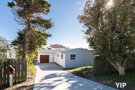 Photo of property in 43 Horokiwi Road West, Newlands, Wellington, 6037