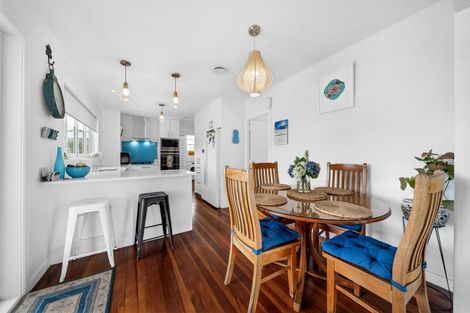 Photo of property in 43 Waimumu Road, Massey, Auckland, 0614
