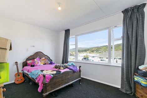 Photo of property in 71 Petrie Street, Wainuiomata, Lower Hutt, 5014