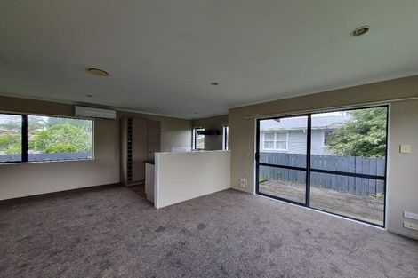 Photo of property in 100a Cobham Crescent, Kelston, Auckland, 0602