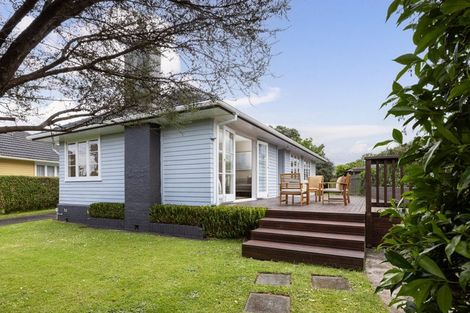 Photo of property in 12 London Street, Te Atatu Peninsula, Auckland, 0610