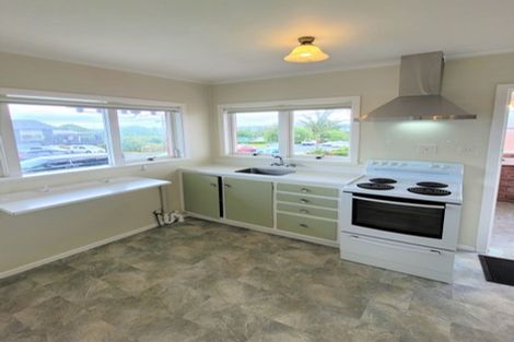 Photo of property in 1 Marsh Avenue, Forrest Hill, Auckland, 0620