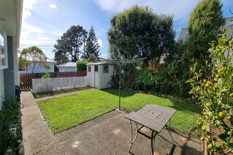Photo of property in 14 Robert Street, Newlands, Wellington, 6037