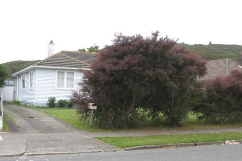 Photo of property in 124 Hewer Crescent, Naenae, Lower Hutt, 5011