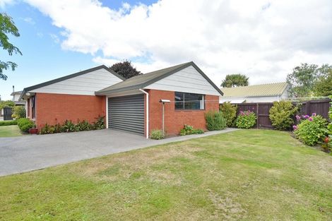 Photo of property in 15 Connemara Drive, Northwood, Christchurch, 8051