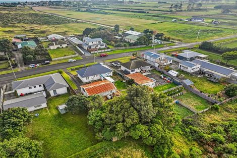 Photo of property in 90 Manuka Street, Castlecliff, Whanganui, 4501