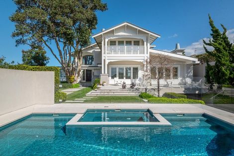 Photo of property in 21 Stanley Point Road, Stanley Point, Auckland, 0624