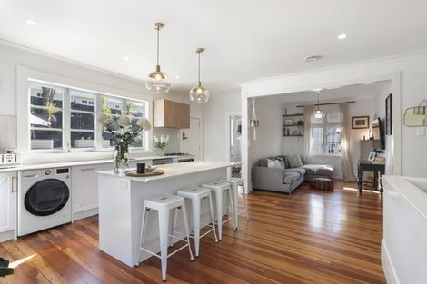 Photo of property in 55 Chislehurst Street, Henderson, Auckland, 0612