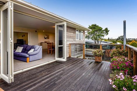 Photo of property in 21 Longview Drive, Merrilands, New Plymouth, 4312