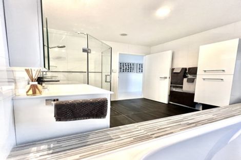 Photo of property in 16 Southworth Place, Grandview Heights, Hamilton, 3200