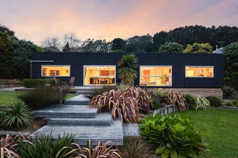 Photo of property in 35 Waikana Street, Broad Bay, Dunedin, 9014