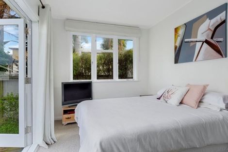 Photo of property in 1/15 Stratford Avenue, Milford, Auckland, 0620