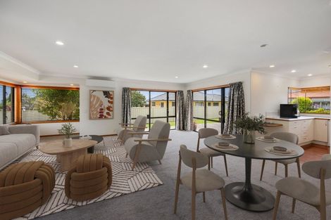 Photo of property in 8 Arataki Road, Havelock North, 4130