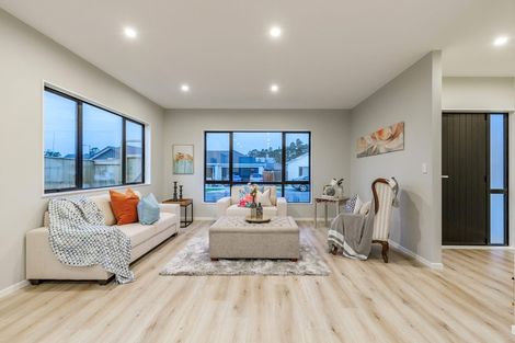 Photo of property in 13 Konoba Avenue, Kumeu, 0810