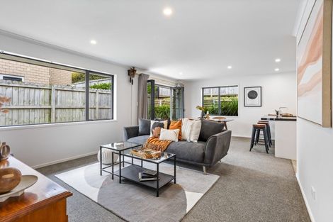 Photo of property in 32 Accolage Boulevard, Kumeu, 0810