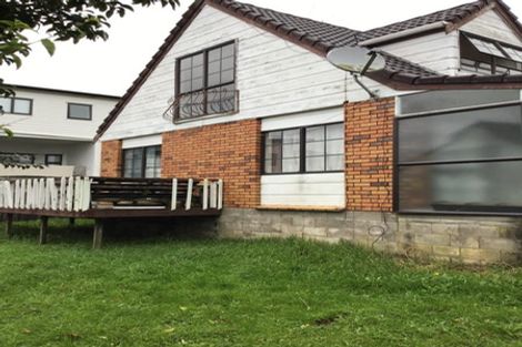 Photo of property in 1/4227 Great North Road, Glendene, Auckland, 0602