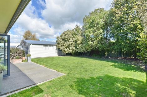 Photo of property in 11 James Drive, Woodend, 7610