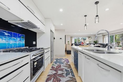 Photo of property in 21 San Prospero Crescent, Henderson, Auckland, 0612