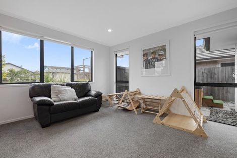 Photo of property in 5 Oka Street, Papamoa Beach, Papamoa, 3118